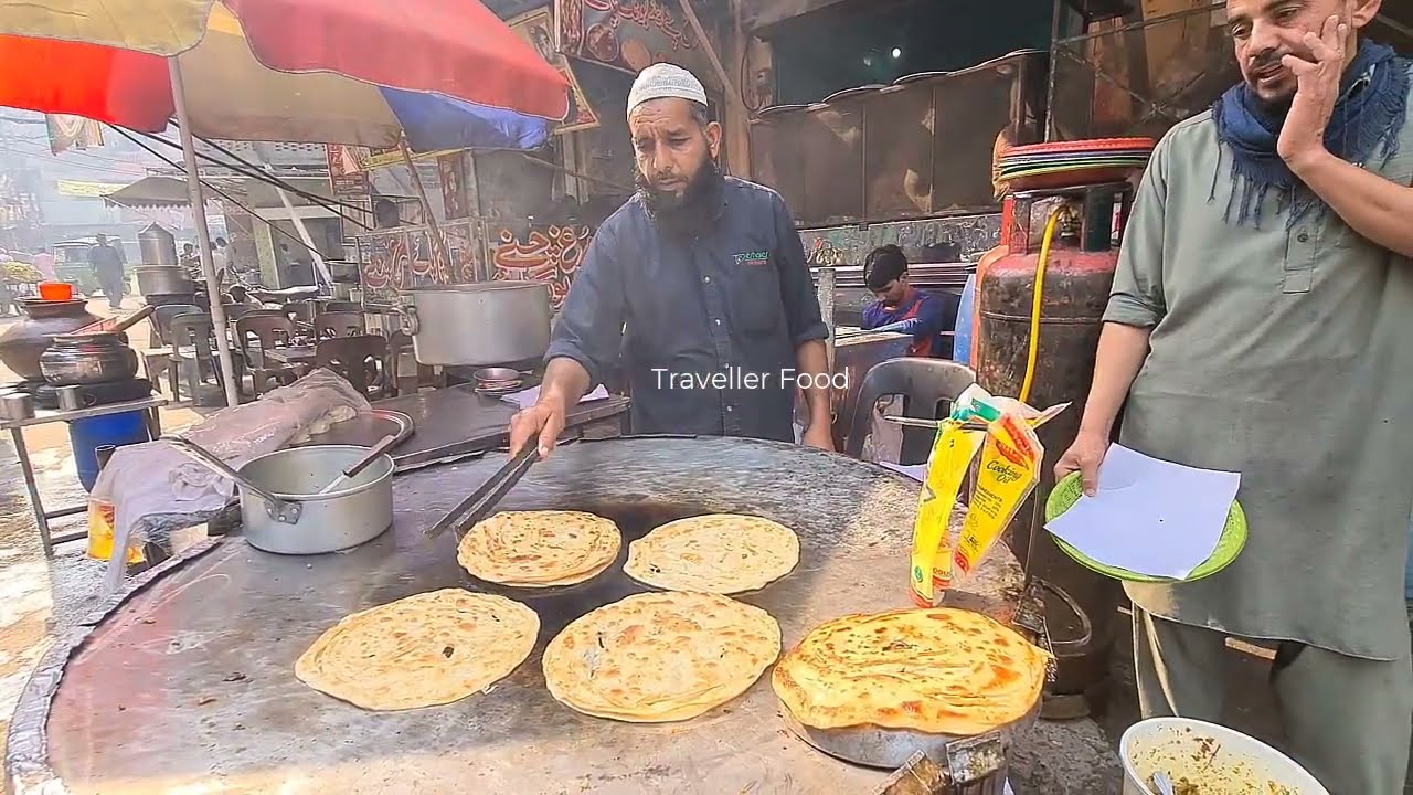 Paratha Anda with Tea Lahori Nasta | Lahori Food Steet Traditional Nasta | Traveller Food by M Awais