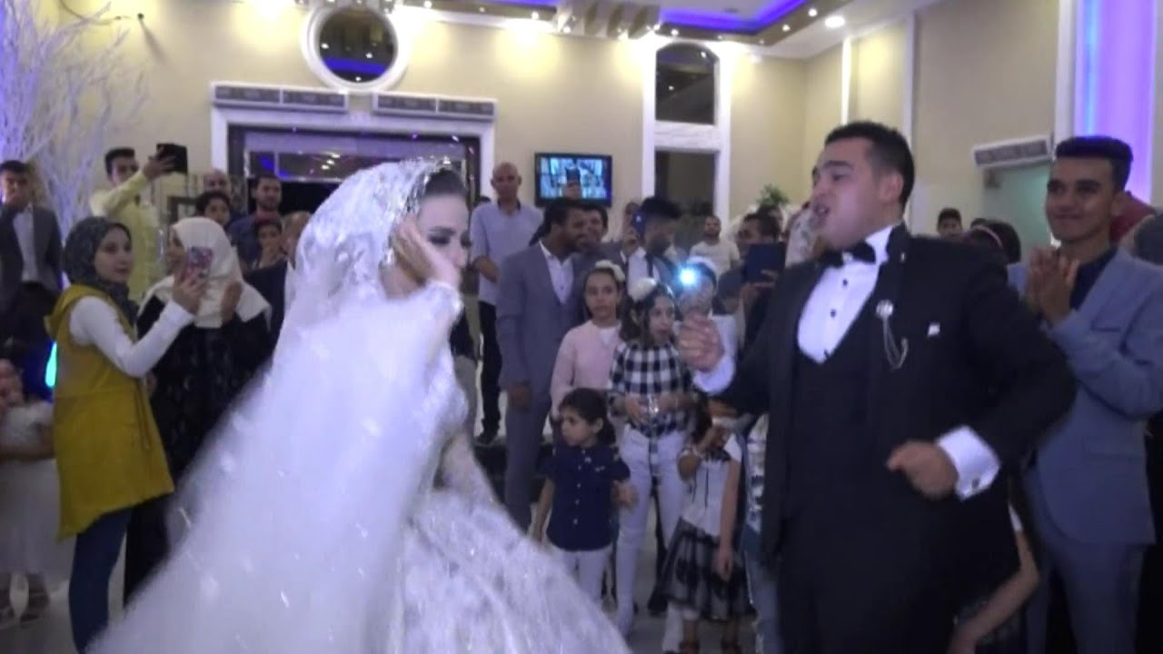 والله اروش عروسه ممكن تشوفها فى حياتك ورقصها بيعبر عن الفرحه الجنونيه بعد اطول قصة حب ومفاجئه مبكيهz