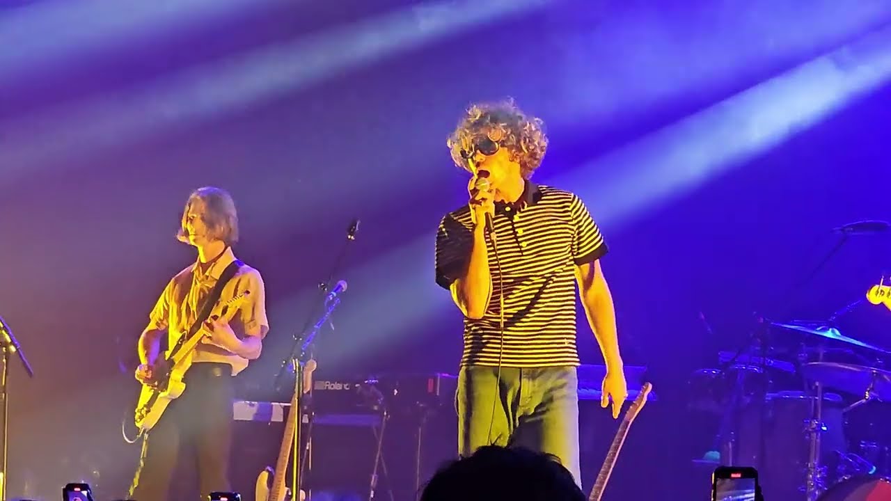 ALMOST MONDAY - You Look So Good / She Likes Sports (Live in Madrid)