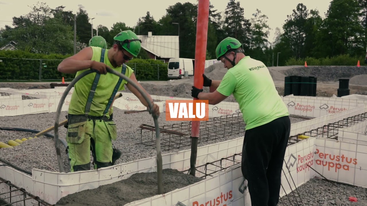 Kerrostalon anturoiden valu Perustuskaupan anturamuoteilla