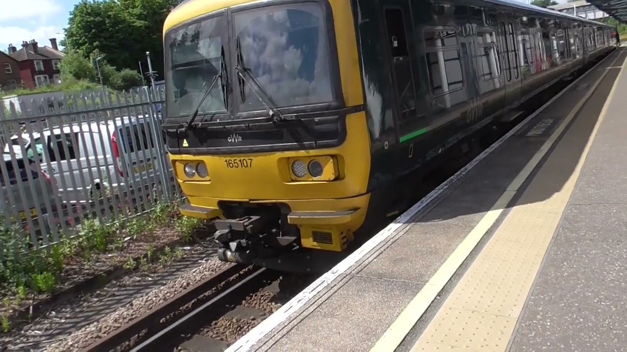 GWR Class 165107 Departure Guildford for Gatwick Airport