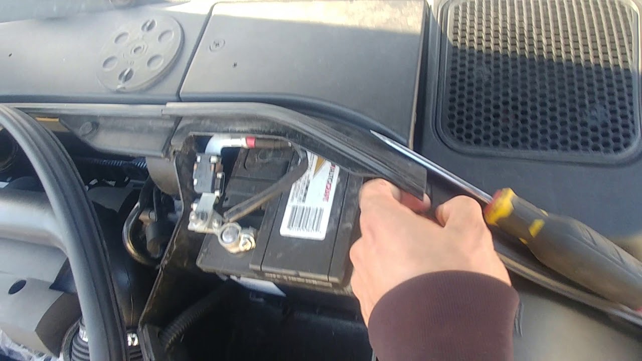 Как убрать сообщение о низком заряде батареи на Volvo 2011 года выпуска и новее #volvo #automobile