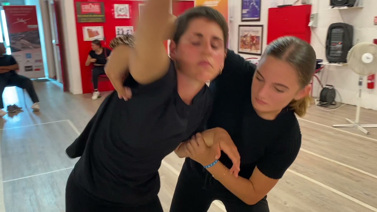 Compagnie Amal | Ateliers d'impro, danse contact et floorwork