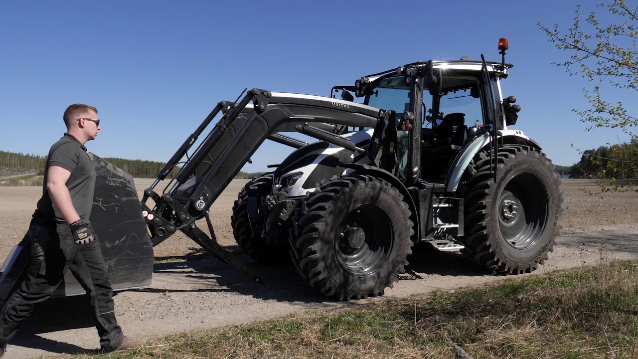Valtra G135 Active: Frontlader-Abbau