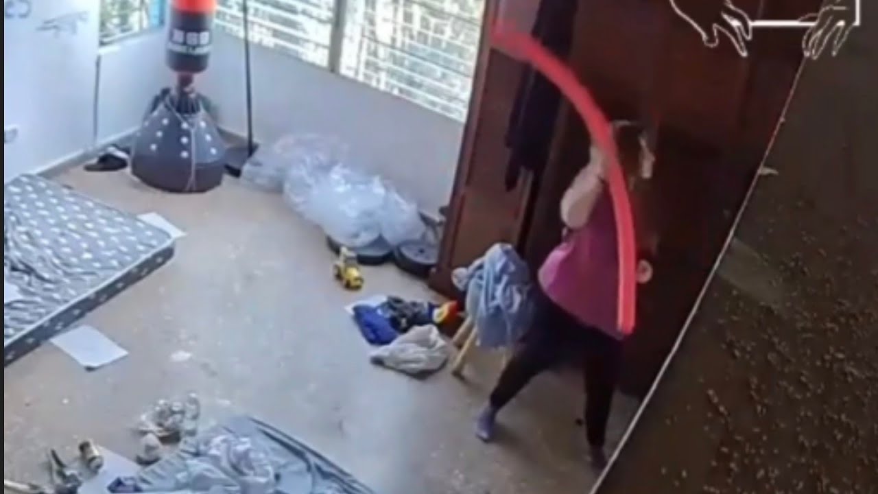 У Кейла случился лёгкий шок из-за песни Sora Sisters, которая звучала в два раза быстрее обычной ...