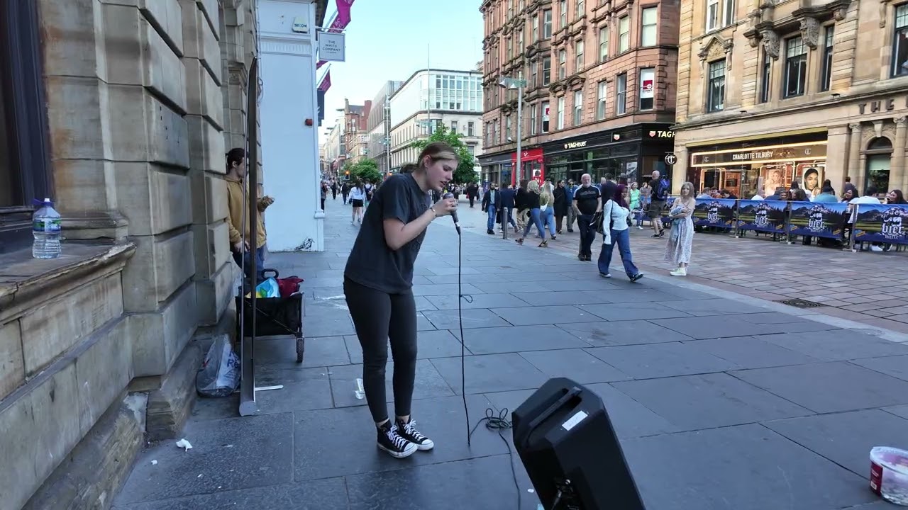 Annastaisyar busking may 2025
