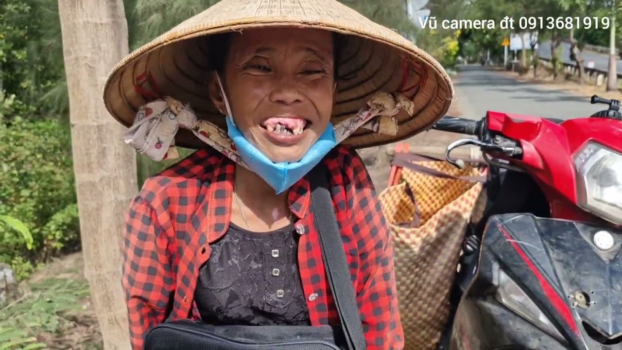 Gia đình Dì Hai Chơi ở ấp 2 xã Bình Thắng gởi tặng 20 phần gạo cho bà con xã Thới Thuận