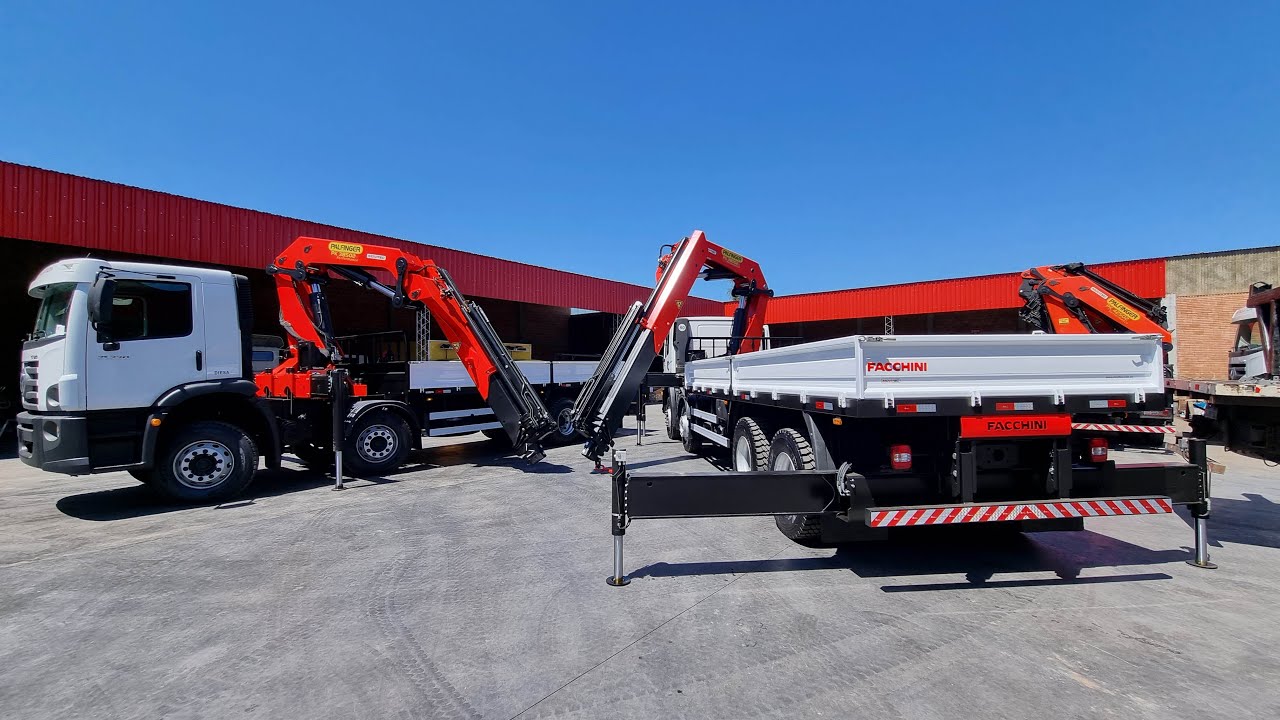 Grúa Articulada Palfinger PK42501 con Fly Jib y carrocería Facchini Carga Seca