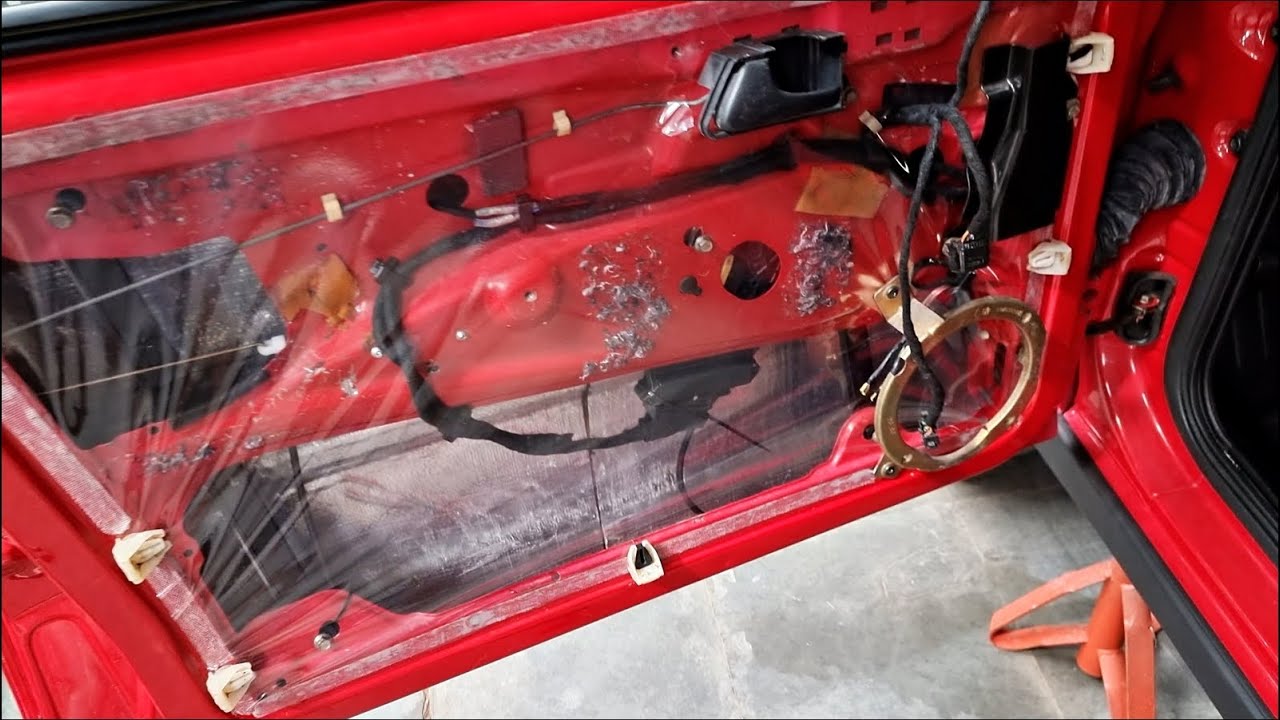 ACABAMENTO INTERNO DA PORTA E FALANTES NOVOS INSTALADO!! GOLF MK3