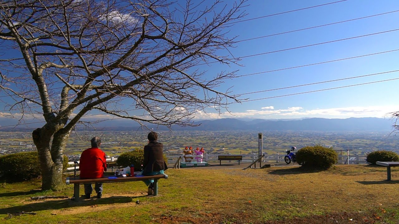 富山癒しの風景シリーズ【晩秋の稲葉山／立山連峰と紅葉】（小矢部市）