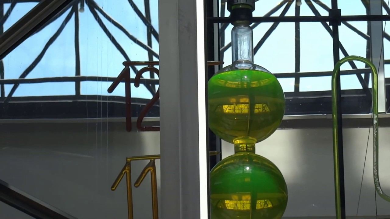 Uhr der fließenden Zeit - Clock of flowing Time at 1pm - Berlin Europa-Center Water Clock