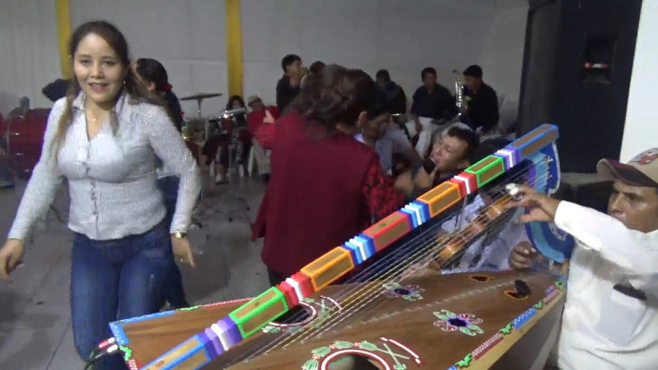 Espite - Vilcanchos en Huamanga. Arpa y violín.