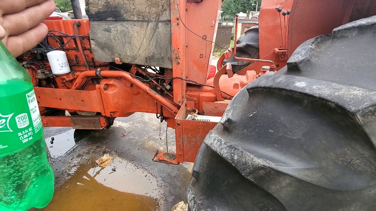 Allis Chalmers 180 prepping to split for a clutch