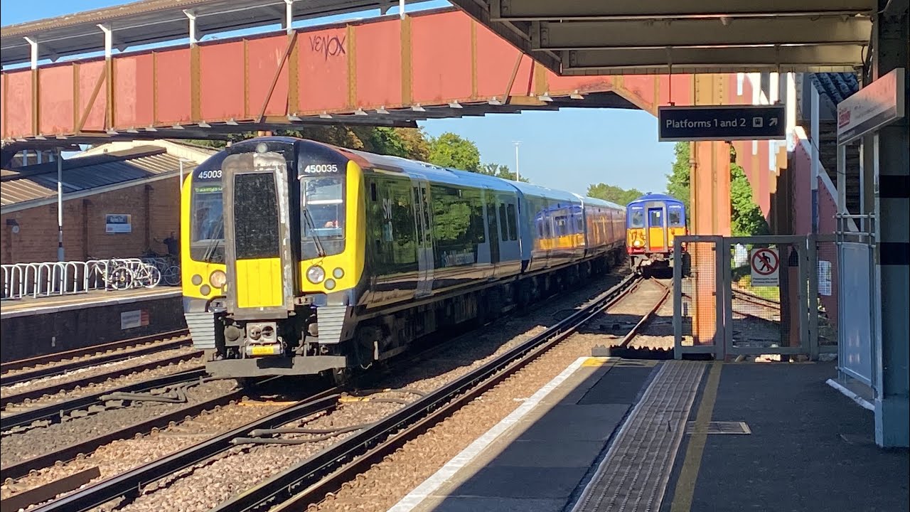 Trains at Raynes Park (SWML) 11/08/2022