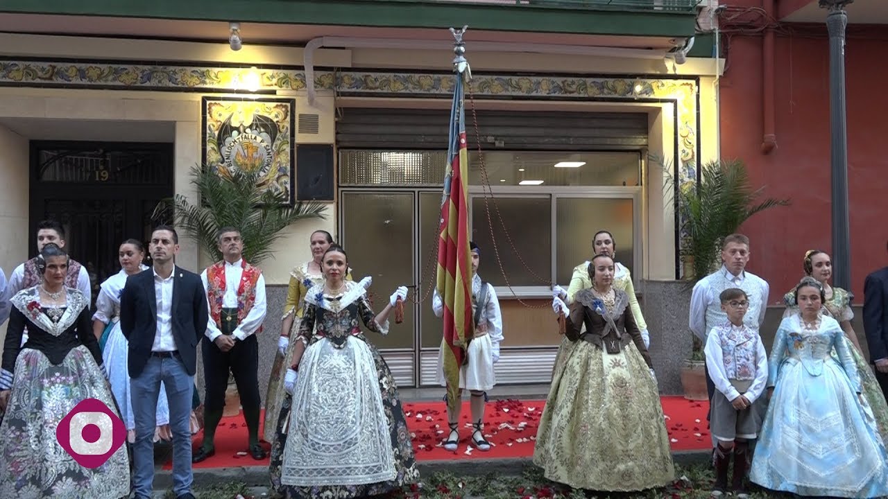 Las fallas de Mislata celebran el traslado de la Senyera