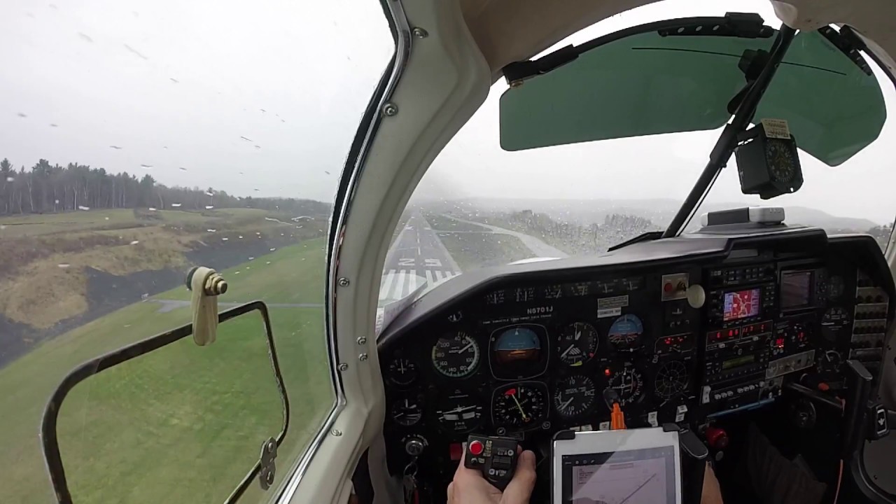 Mooney M20J Landing in Rain at KLEB