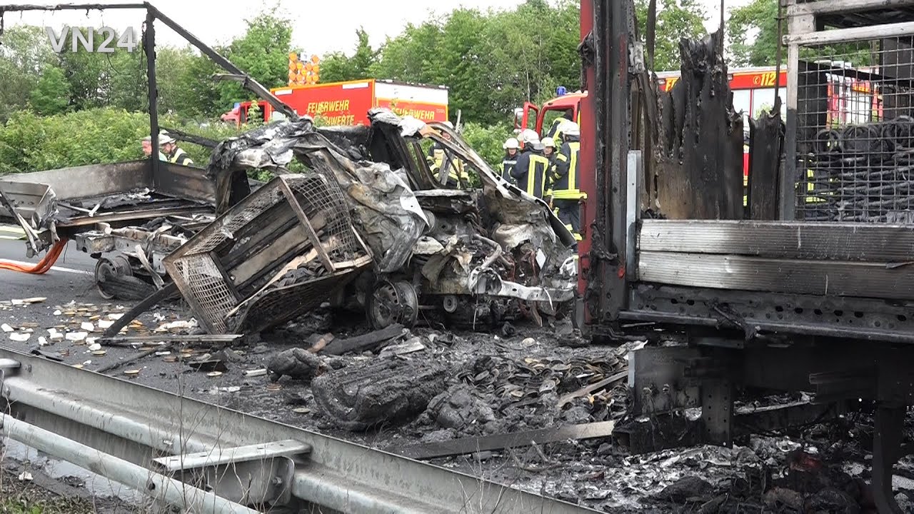 28.05.2019 - VN24 - Два грузовика сгорели в огне после аварии на А1 в Schwerte.