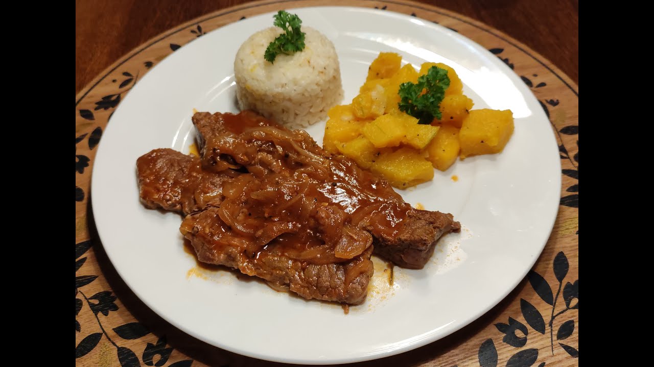 Bifes de vitela de cebolada , acompanhados de arroz branco e abóbora 🐄🐂 🎃