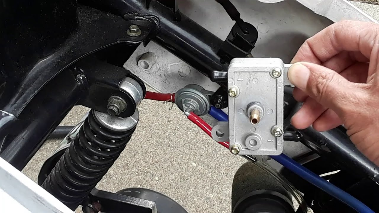 GY6 Fuel Petcock Replacement in 2 minutes / Petcock vs. Pump