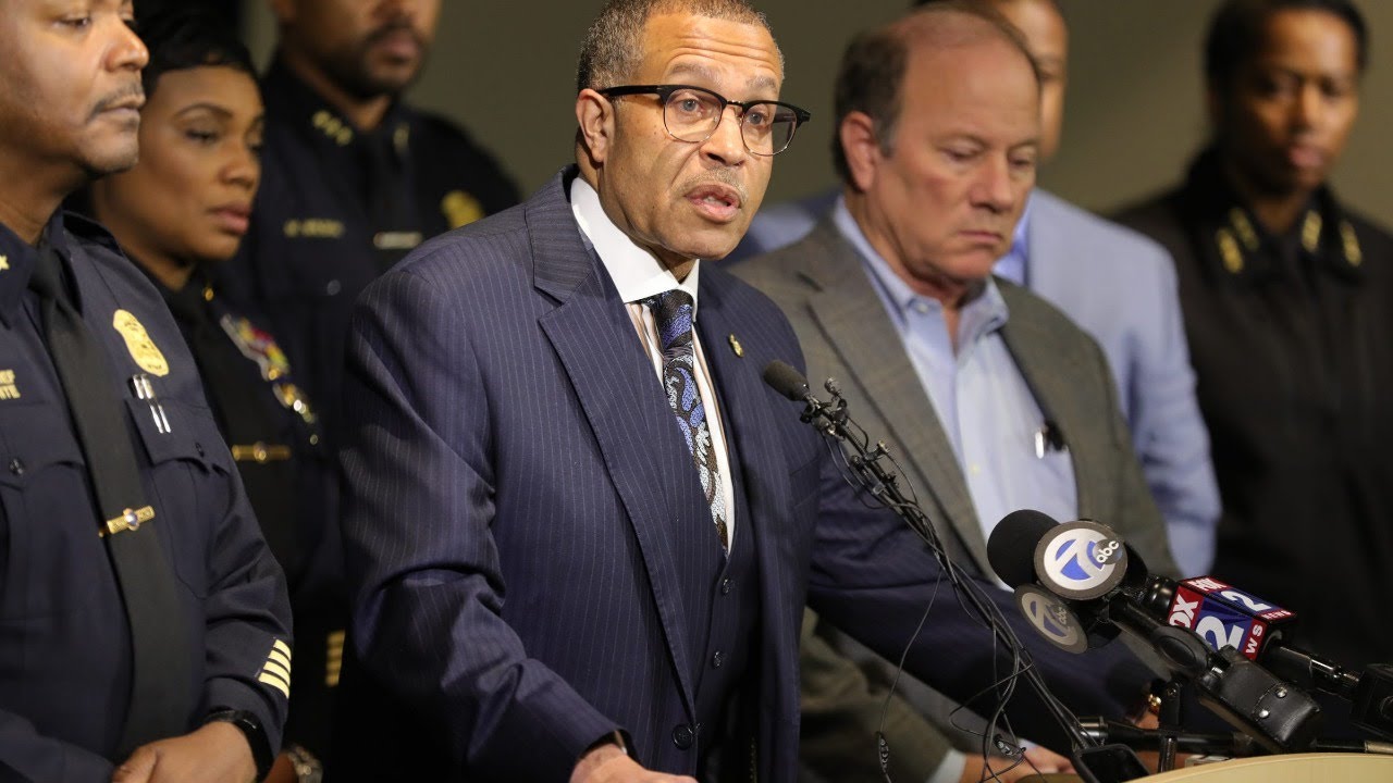 Detroit Police Department gives update on suspended sergeant