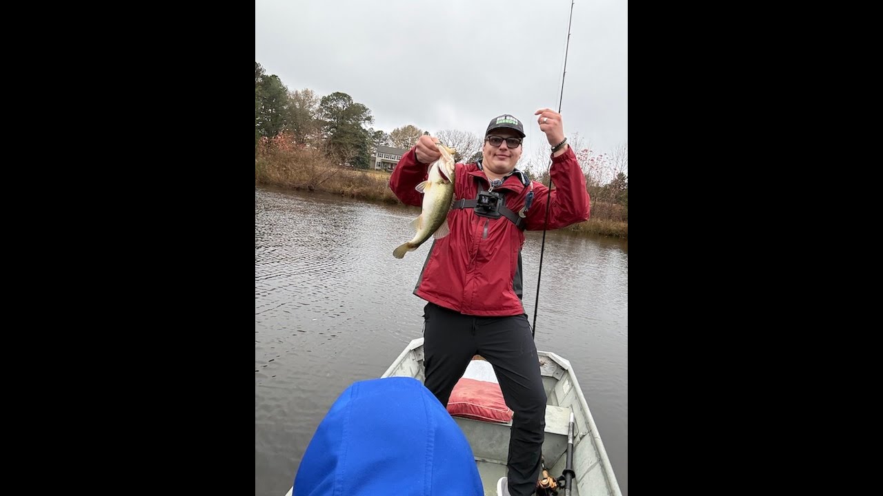 Vibrating jig got it done again in a freezing cold windy rain what happened? #bassfishing #fishing