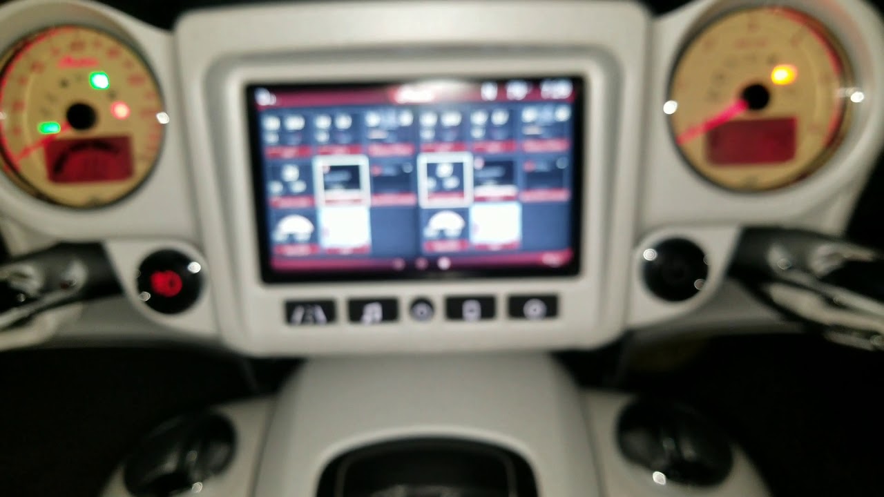 2017 Indian Chieftan Limited Infotainment system