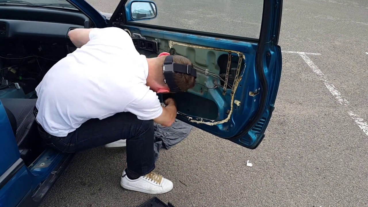 CRX - Body - Door panels/protectors and side panels removal (Cam) - passenger side