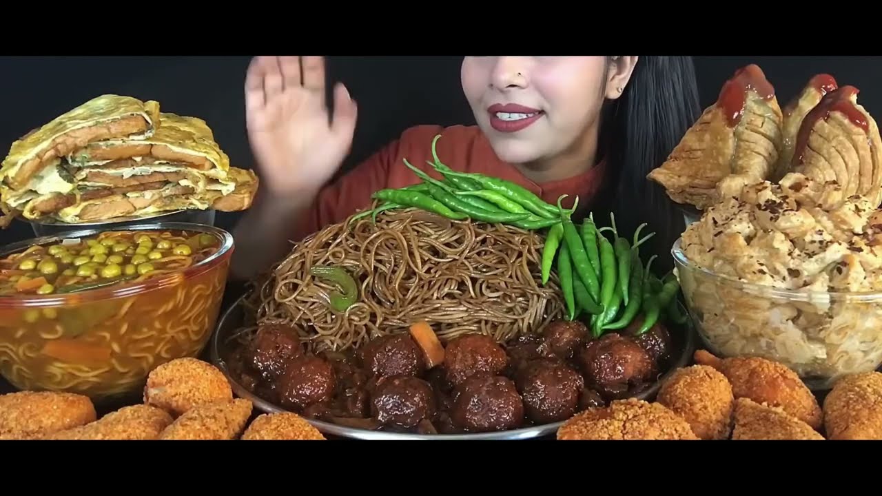 EATING 6 DIFFERENT ITEM CHAWMIN SAMOSA AND MANCHURIAN