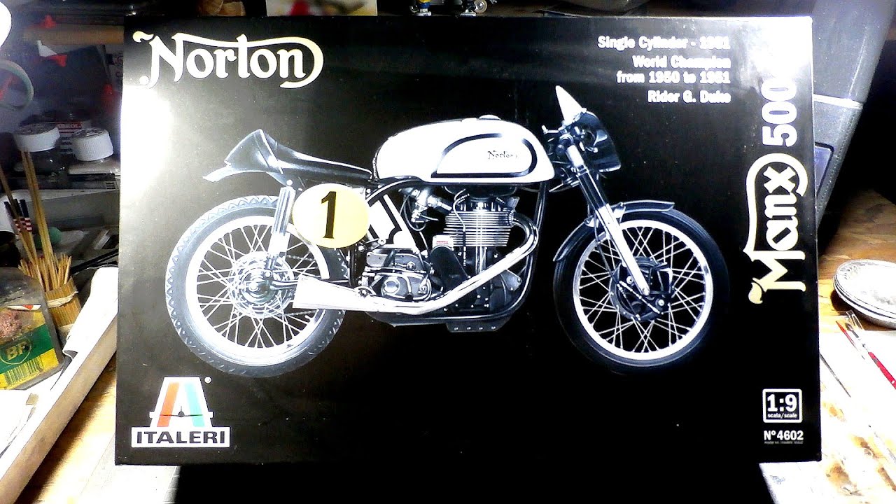 Norton Manx 500 cc - 1/9 scale by Italeri.