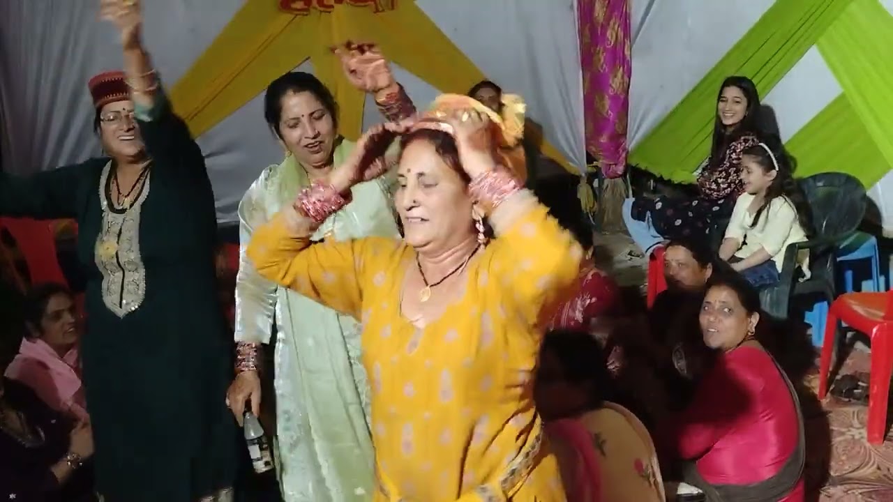 बोतल रह गयी ठेके कोई नशा कराई दो | Himachali Gidda | Himachali Bhajan | Pahadi Bhajan |
