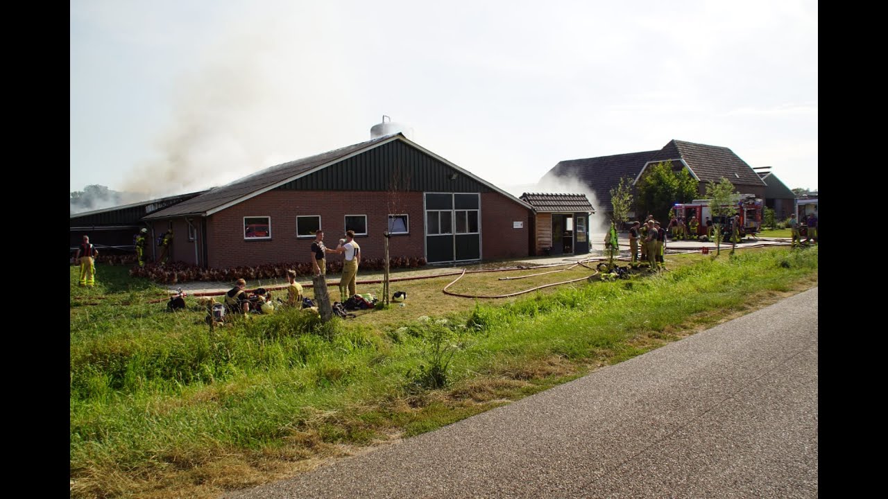 Ruim 12.000 kippen omgekomen bij grote schuurbrand in Beltrum