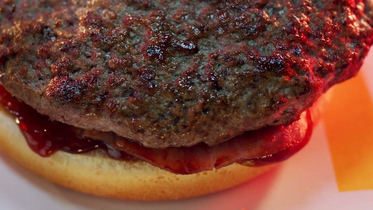 Macca&rsquo;s&reg; Winter Food - Spicy Sticky BBQ Angus 15&rdquo;