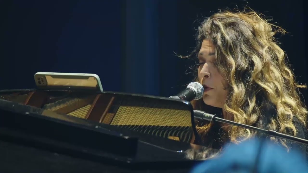 אני גרה מול המים - עדי כהן | מתוך המופע 