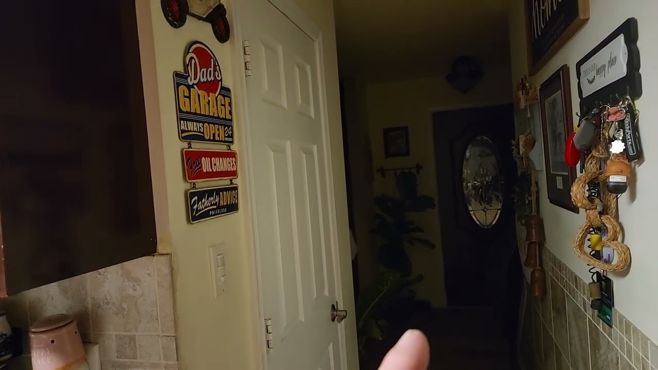 Подруга что-то шепчет мне на ухо о покраске стен, ну вот, начнём.