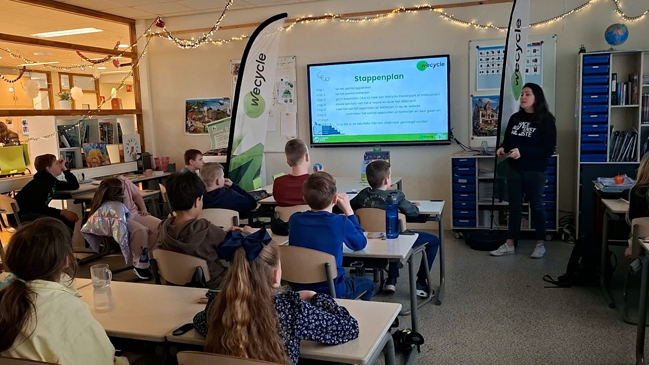 E-waste Race van start in Pekela: leerlingen zamelen elektronisch afval in