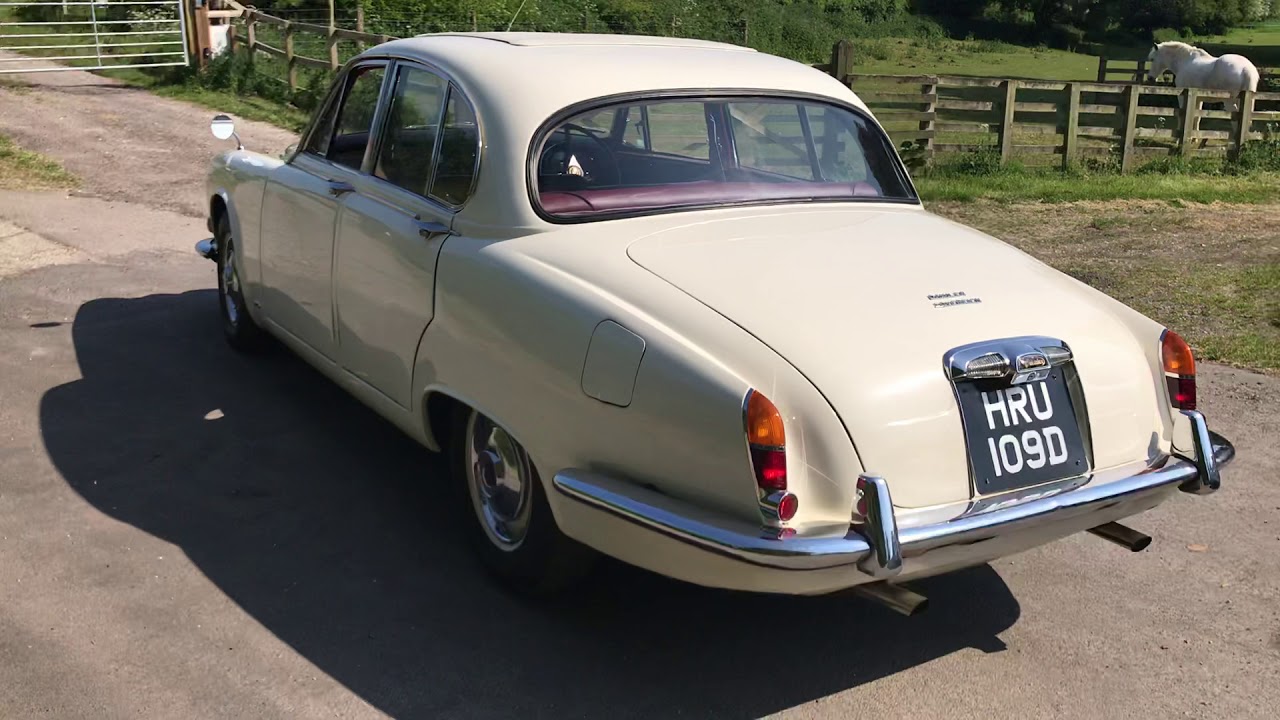 Daimler 420 Sovereign 1966 - Bradley James Classics