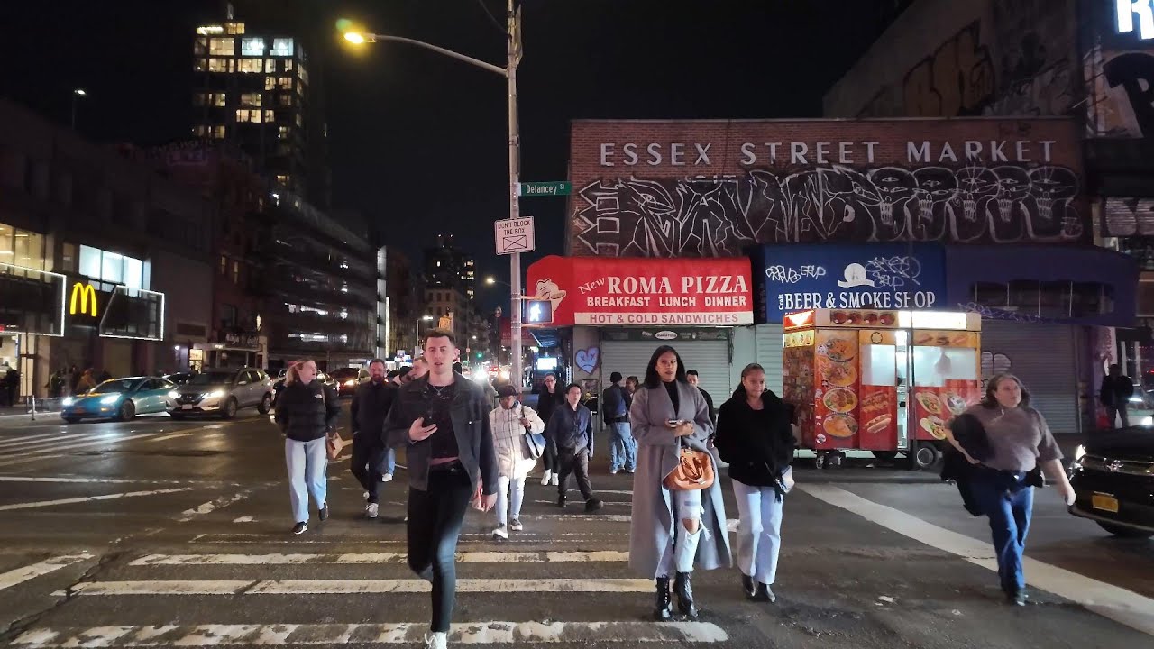 Friday Night Walk in NYC : Lower East Side & East Village | December 2023