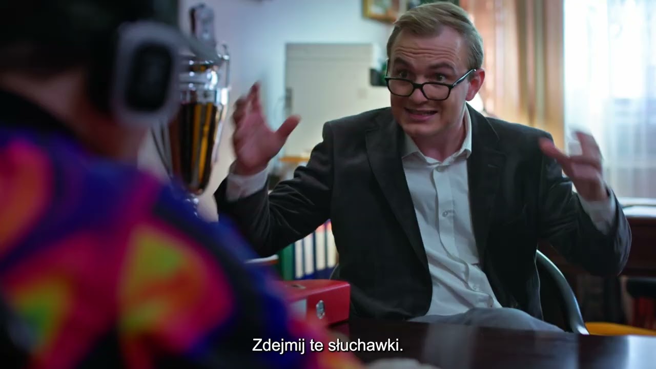 Przejście przez tory to nie Silent Disco - kampania edukacyjna (wersja z napisami)