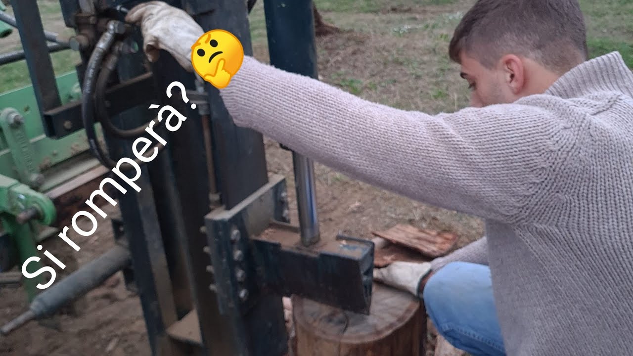 SPACCO un po' di LEGNA per L' INVERNO