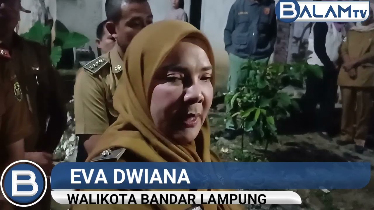 Walikota Eva Dwiana Geram Melihat Nenek Sebatang Kara Tinggal Ditempat Tak Layak