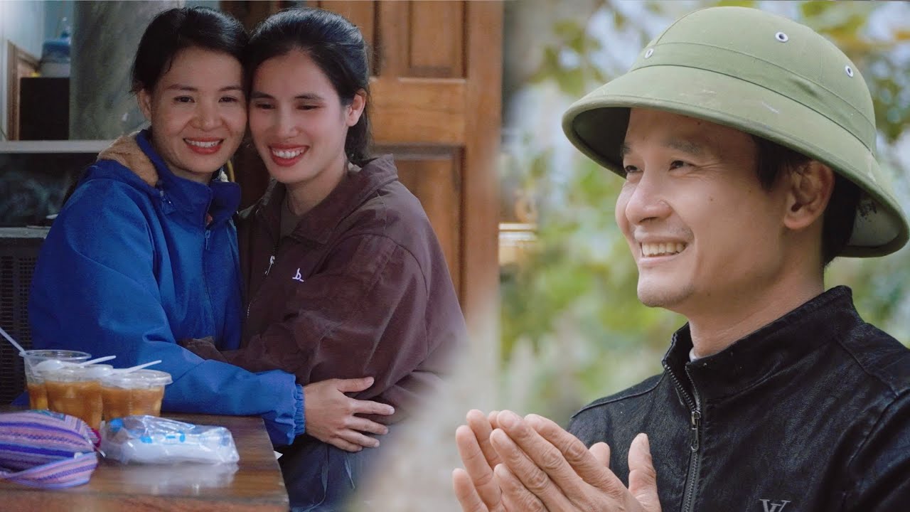 What made Tu Phan Thu and Tu Diem laugh so happily and joyfully? 