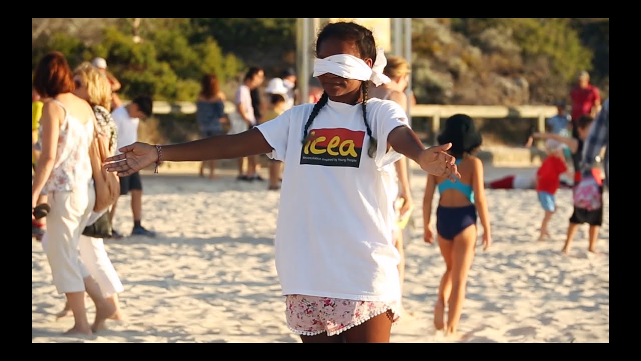 Blind Trust Experiment - Aboriginal Girl Puts Her Faith in Humanity