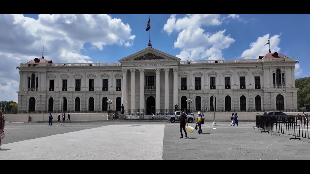 El Salvador - Centro Historico - Palacio Nacional