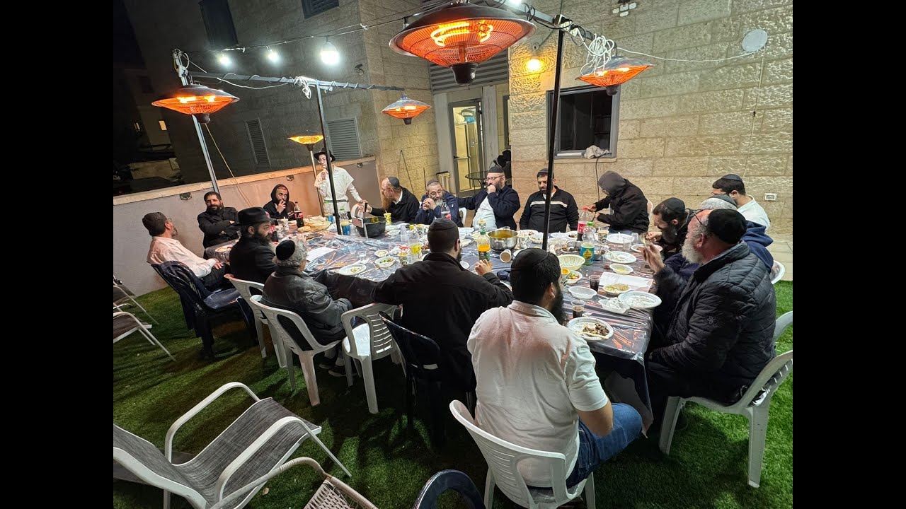 אצל ציון בחצר שמות פו