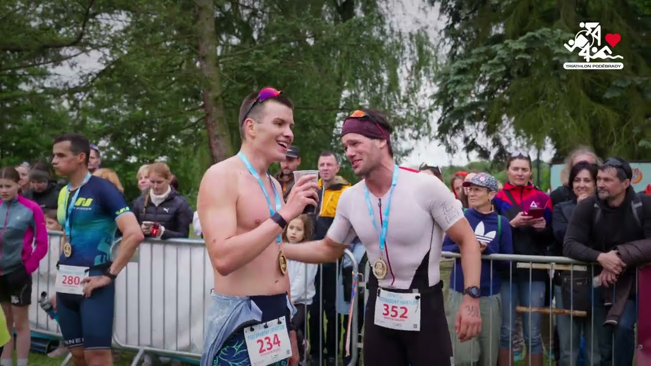 KUPKOLO.CZ PODĚBRADSKÝ TRIATLON 2025 | bouřlivá atmosféra na trati