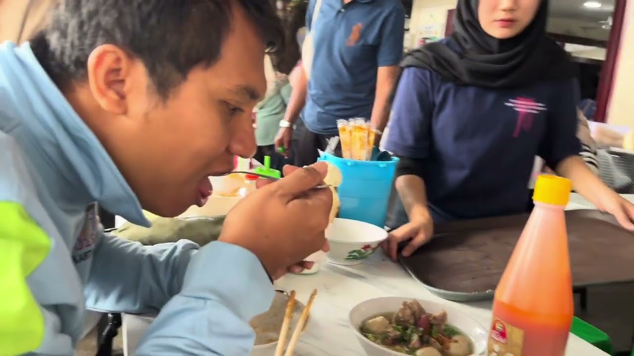 Makan di mie yamin Bangka dan bakso tetelan bang feri, rawamangun 