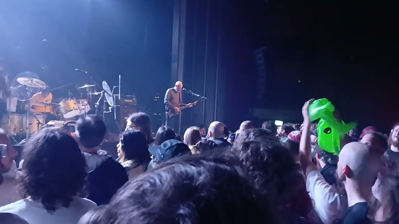 [3] HELMET at Vogue Theatre (Vancouver, BC) Oct 29, 2025