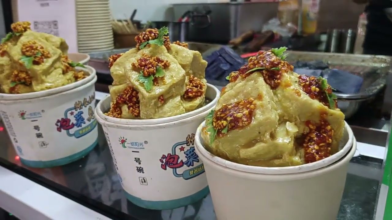 Chợ đêm phố cổ Ba Cô ở Vũ Di Sơn, Phúc Kiến, Trung Quốc