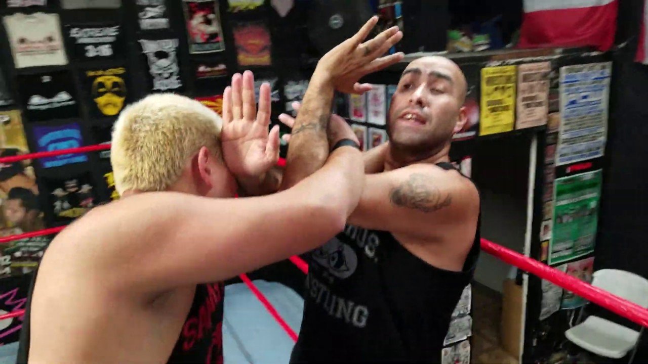 Как делать Lock up (Pro Wrestling)