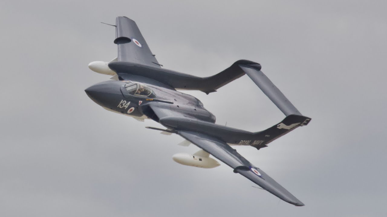 De Havilland DH-110 Sea Vixen FAW2 flying Display at RNAS Yeovilton Air Day 2015 XP924 re-edit